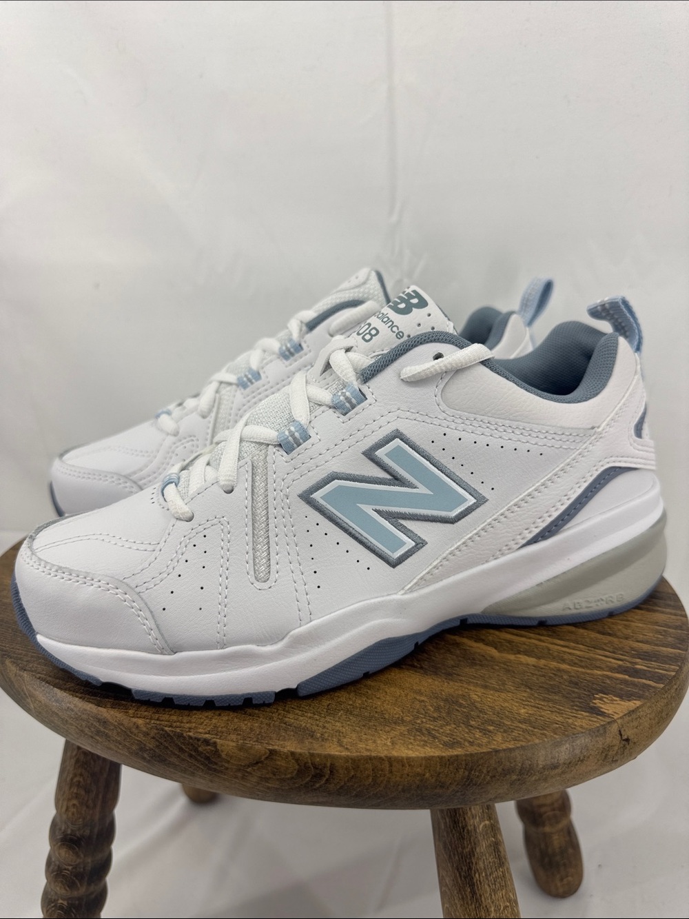 NWOT New Balance Womens 608 V5 Trainers White w/ Light Blue Tennis Shoes, sz 6